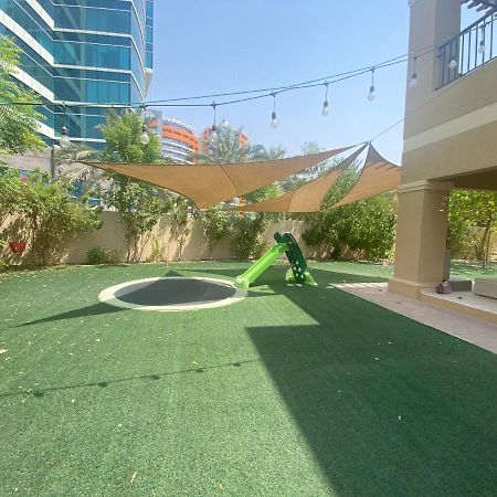 Spacious 4-Bedroom Villa, Children Friendly Dubaj Exteriér fotografie