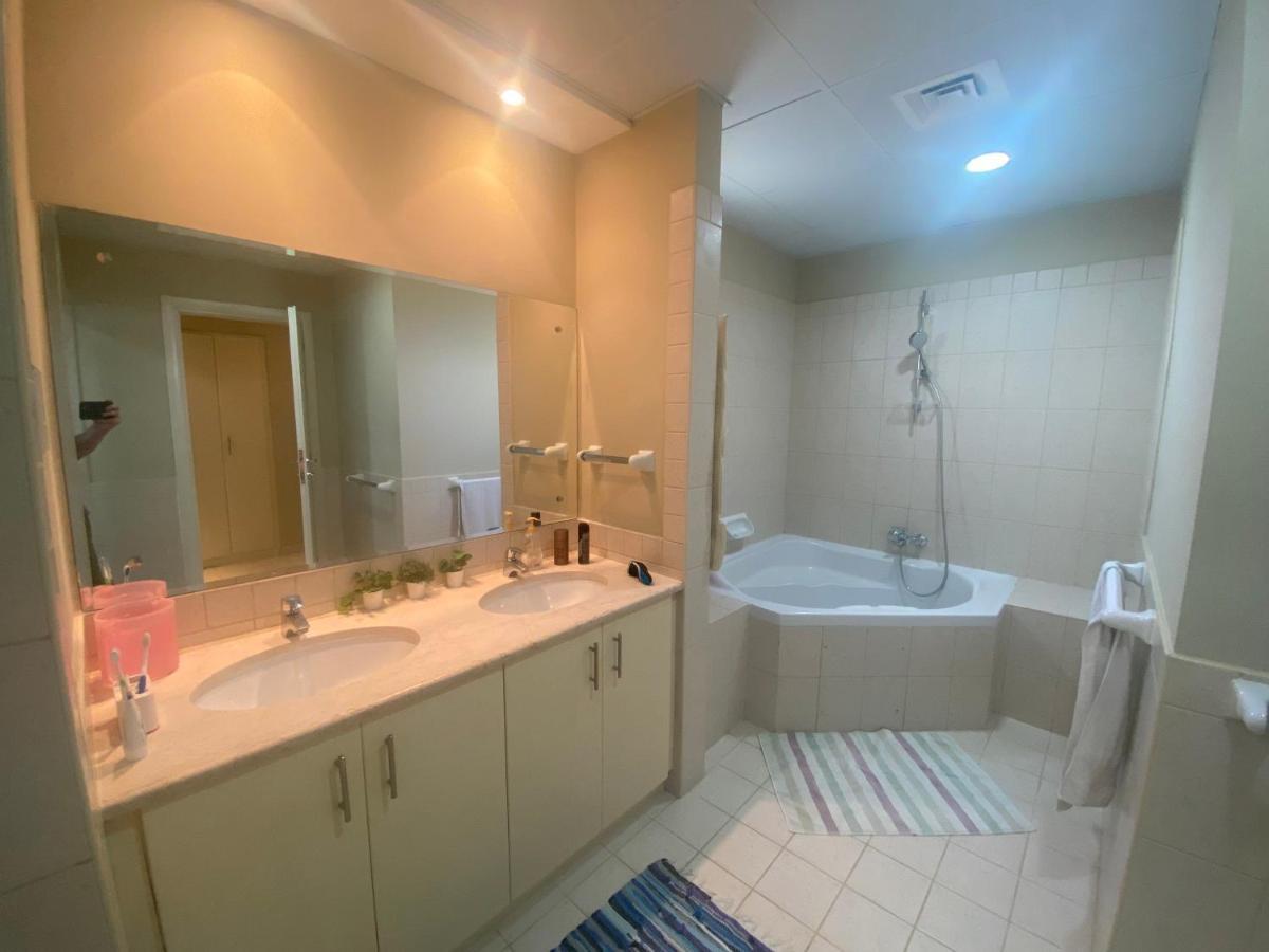 Spacious 4-Bedroom Villa, Children Friendly Dubaj Exteriér fotografie
