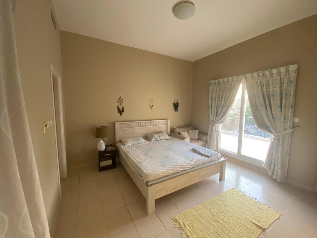 Spacious 4-Bedroom Villa, Children Friendly Dubaj Exteriér fotografie