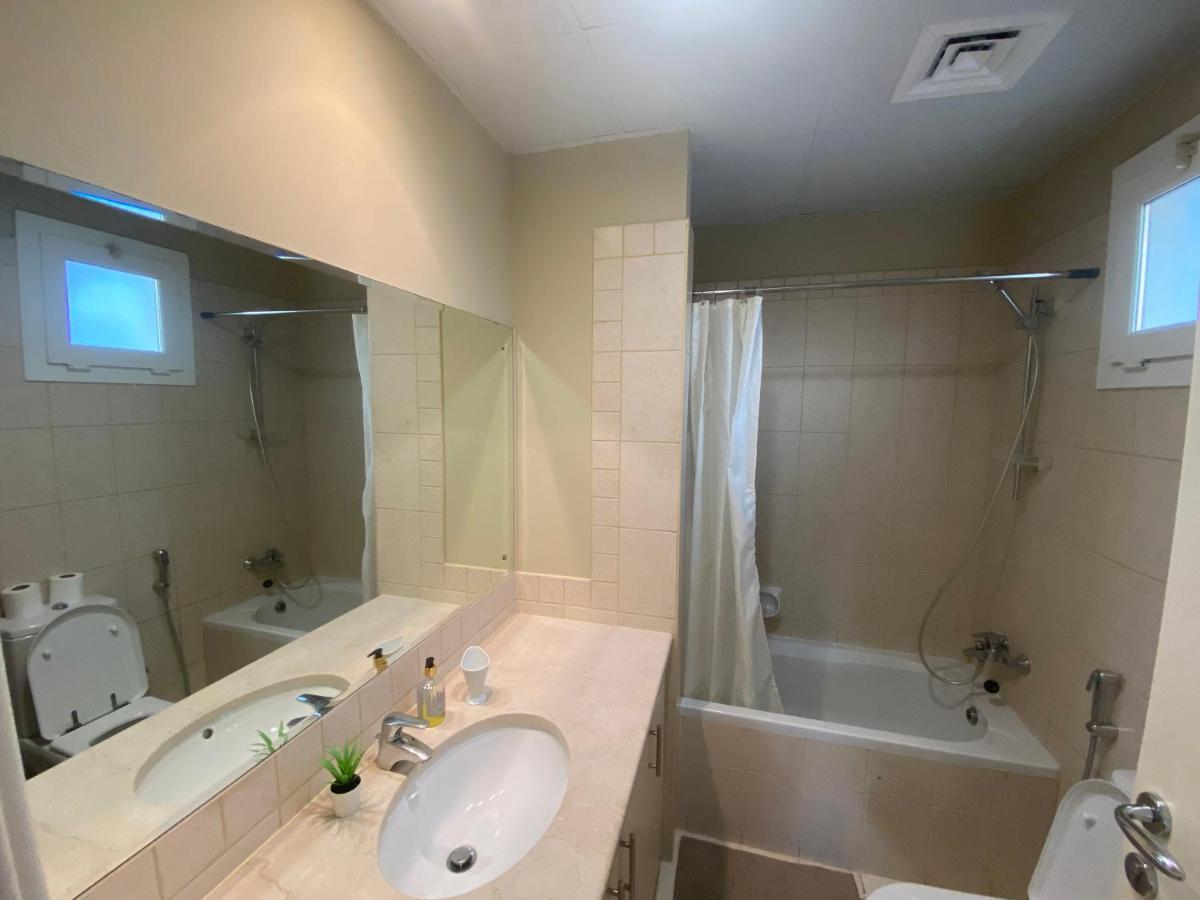 Spacious 4-Bedroom Villa, Children Friendly Dubaj Exteriér fotografie